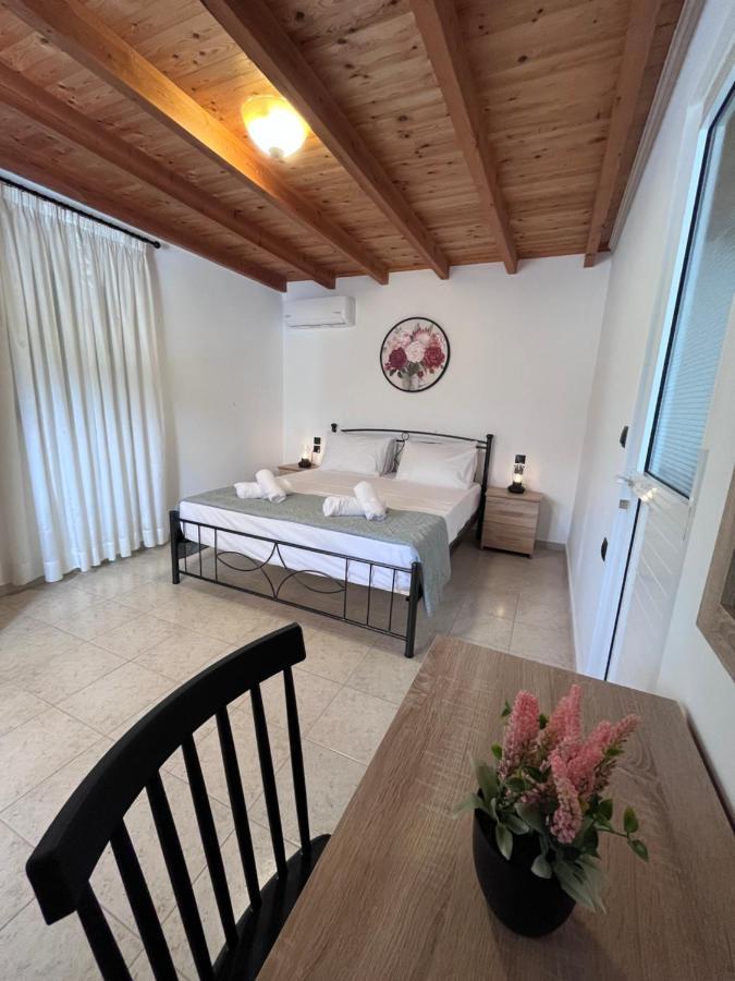 Kosaris Cottage Ziparion Luaran gambar